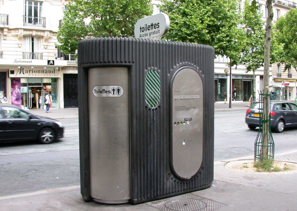 Street_toilet_Paris_France-4084787771-1531221340923